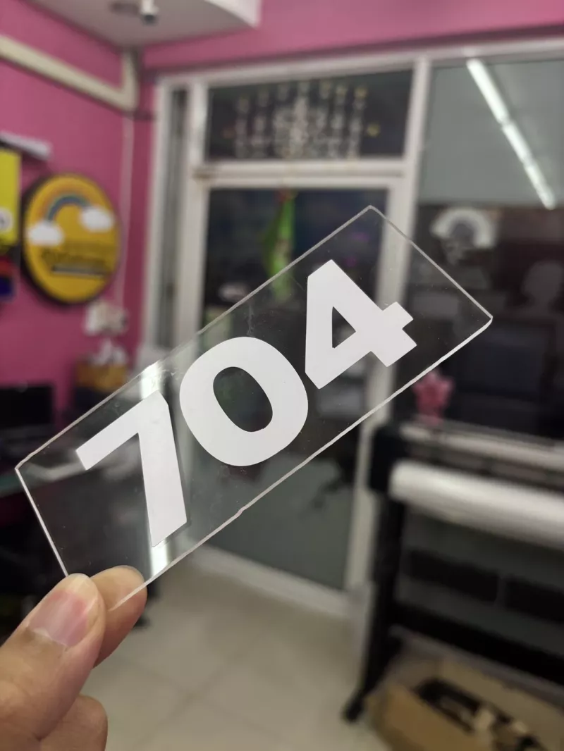 สติ๊กเกอร์ PVC ไดคัต ติดบนอะคริลิคใส