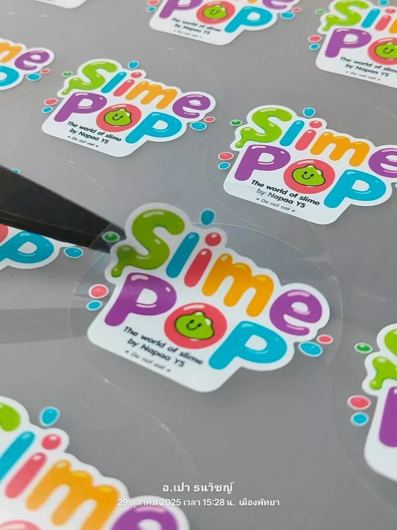 สติ๊กเกอร์ใสพิมพ์ UV รองหมึกขาว cmyk+w