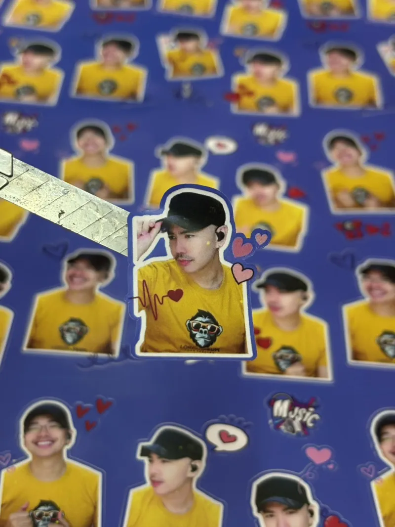 ผลงาน สติ๊กเกอร์ติดกระจกหน้าร้าน